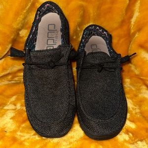Women’s Full Black Hey Dudes, Size 8.